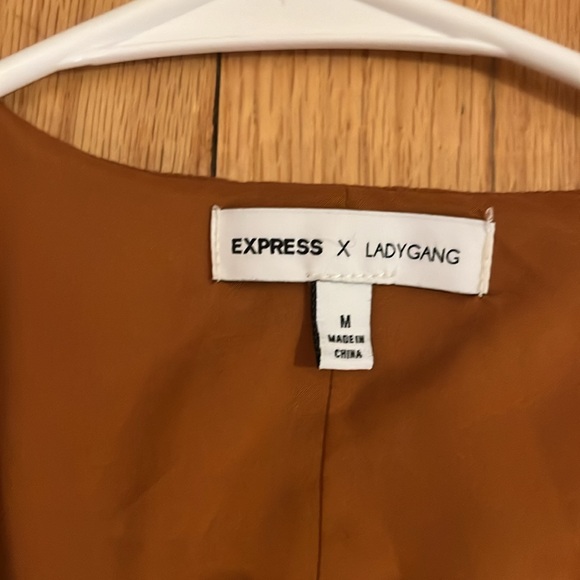 Express Leopard Crop Top - Picture 3 of 3